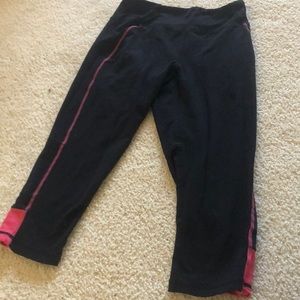 Capri workout leggings with back zipper